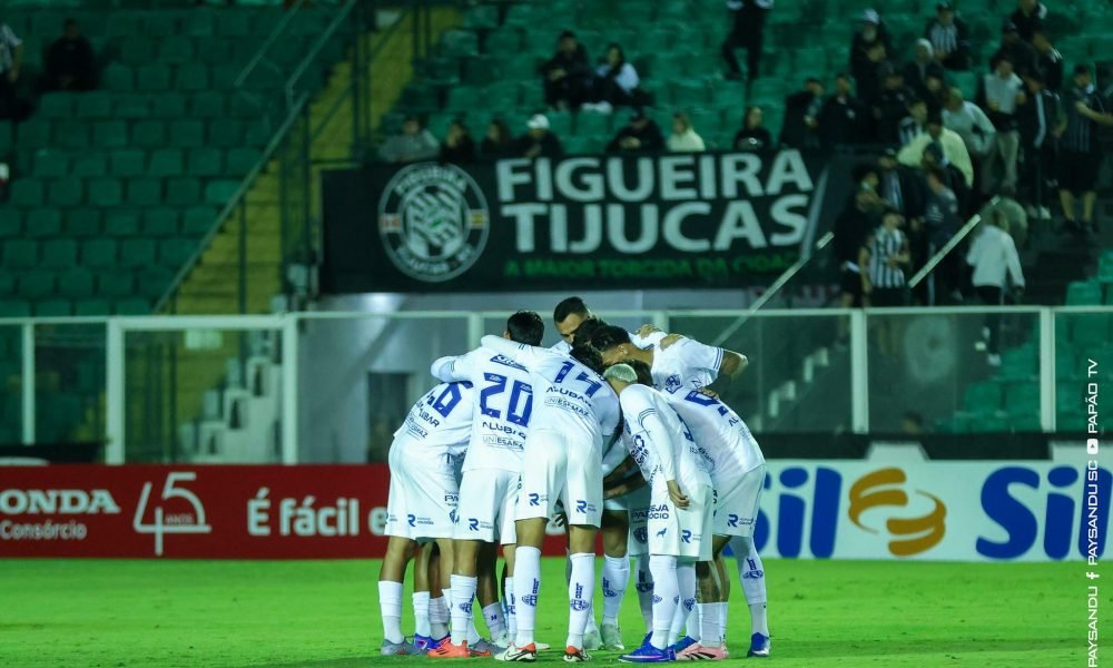 cerca de nove meses]] Além da tradição recente na competição regional, o momento