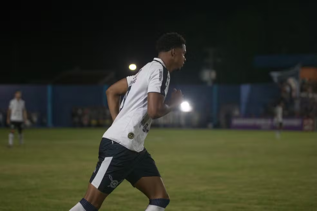 ada, por empréstimo do Flamengo . O jogador seria uma opção para o ataque azulin