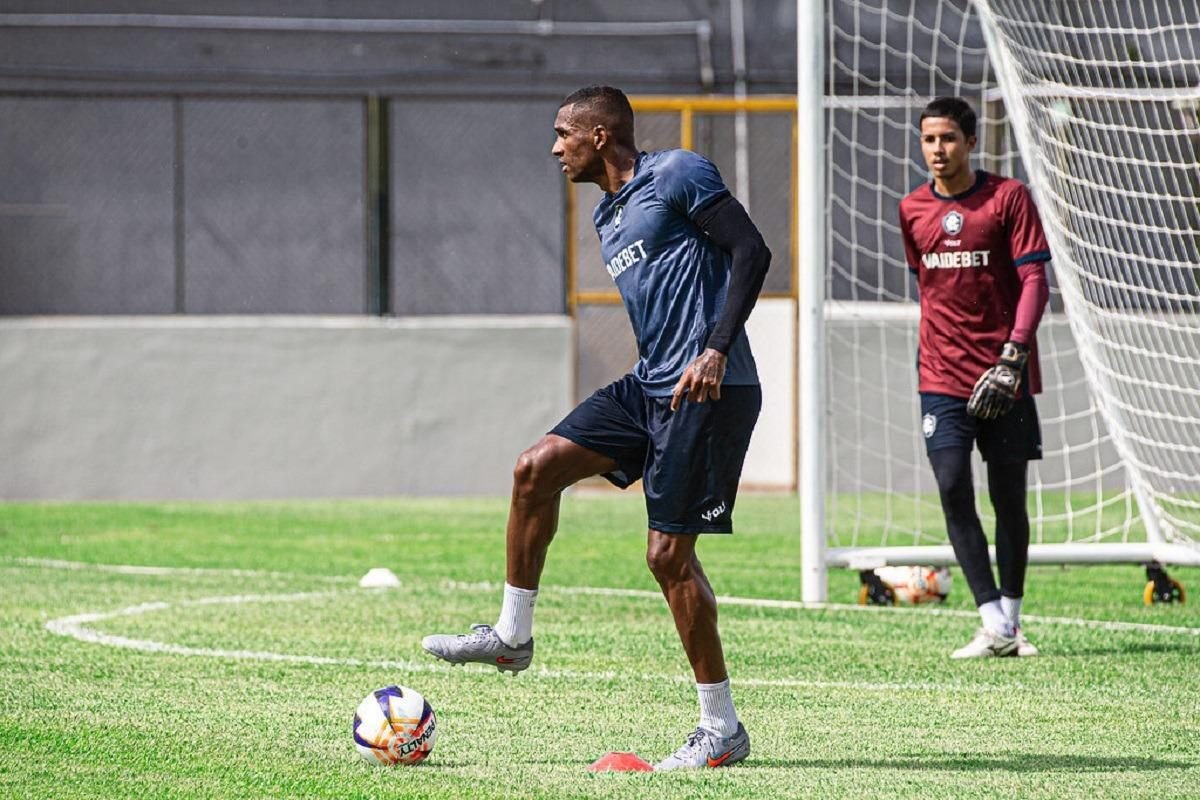 ém, deixou de atuar nos últimos 90 minutos da equipe na Série A em razão de uma
