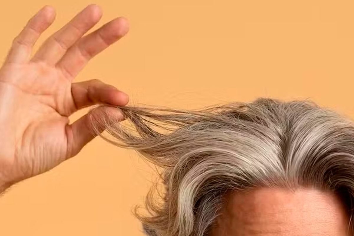 Cabelo branco: 5 produtos práticos para disfarçar fios sem usar tintura