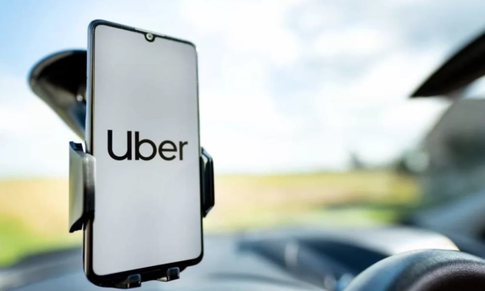 Uber detalha regras para taxas de cancelamento e alerta passageiros sobre cobranças