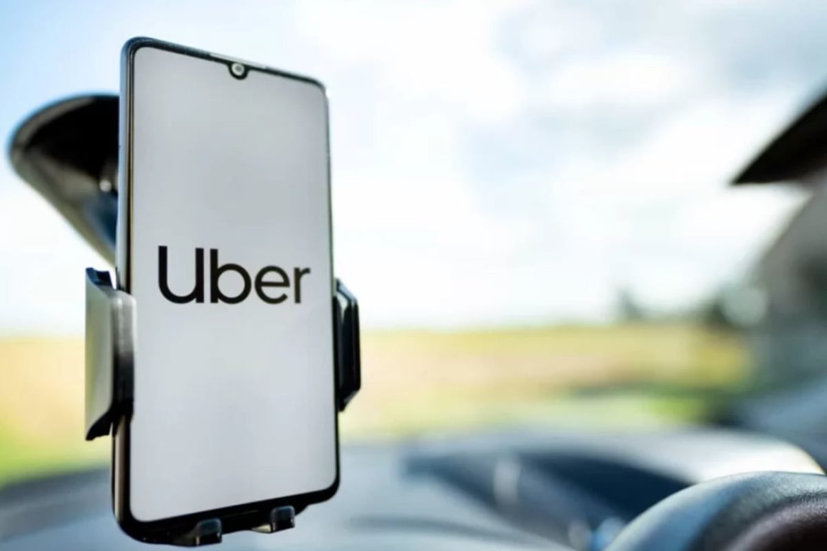 Uber detalha regras para taxas de cancelamento e alerta passageiros sobre cobranças