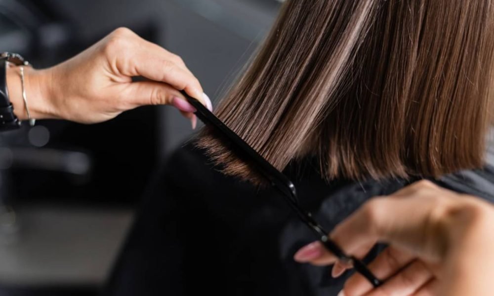 Rejuvenesça com estilo: descubra três cortes de cabelo longos que renovam a aparência em 2026
