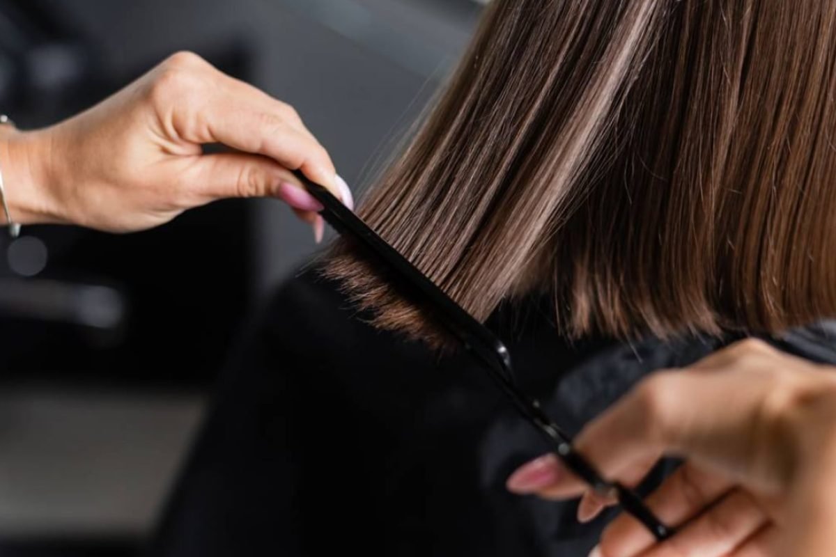 Rejuvenesça com estilo: descubra três cortes de cabelo longos que renovam a aparência em 2026
