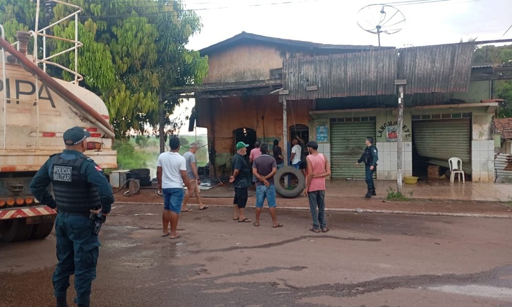 ções causasse prejuízos ainda maiores na tarde de domingo (7). As chamas atingir