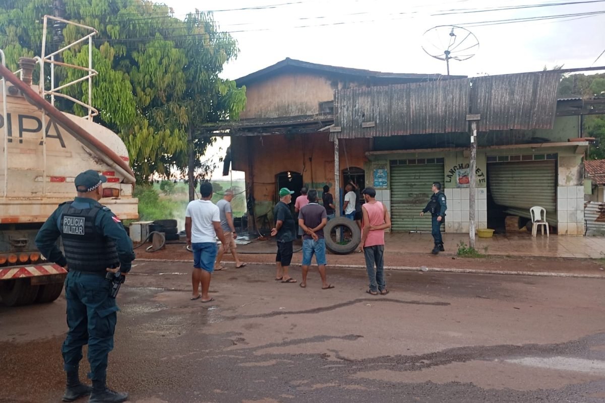 ções causasse prejuízos ainda maiores na tarde de domingo (7). As chamas atingir