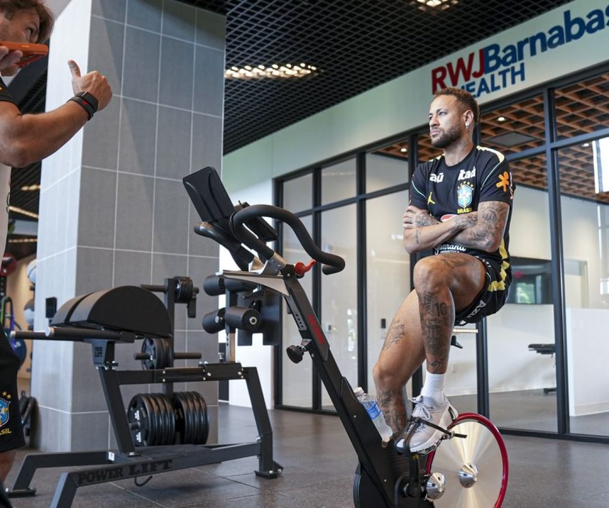 Neymar apresenta evolução em recuperação e segue cronograma da seleção brasileira