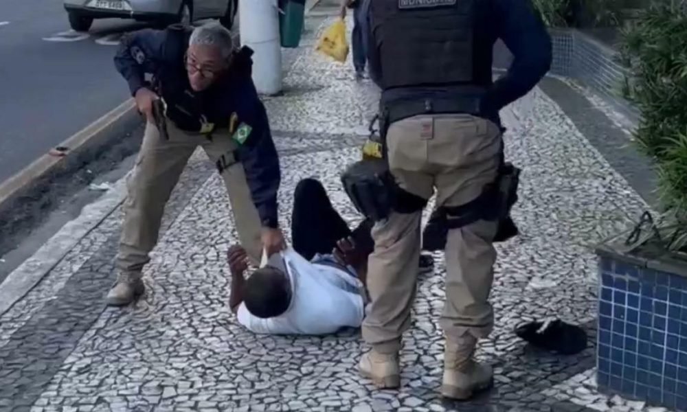 agentes da Guarda Municipal de Belém (GMB), que recuperaram os objetos roubados