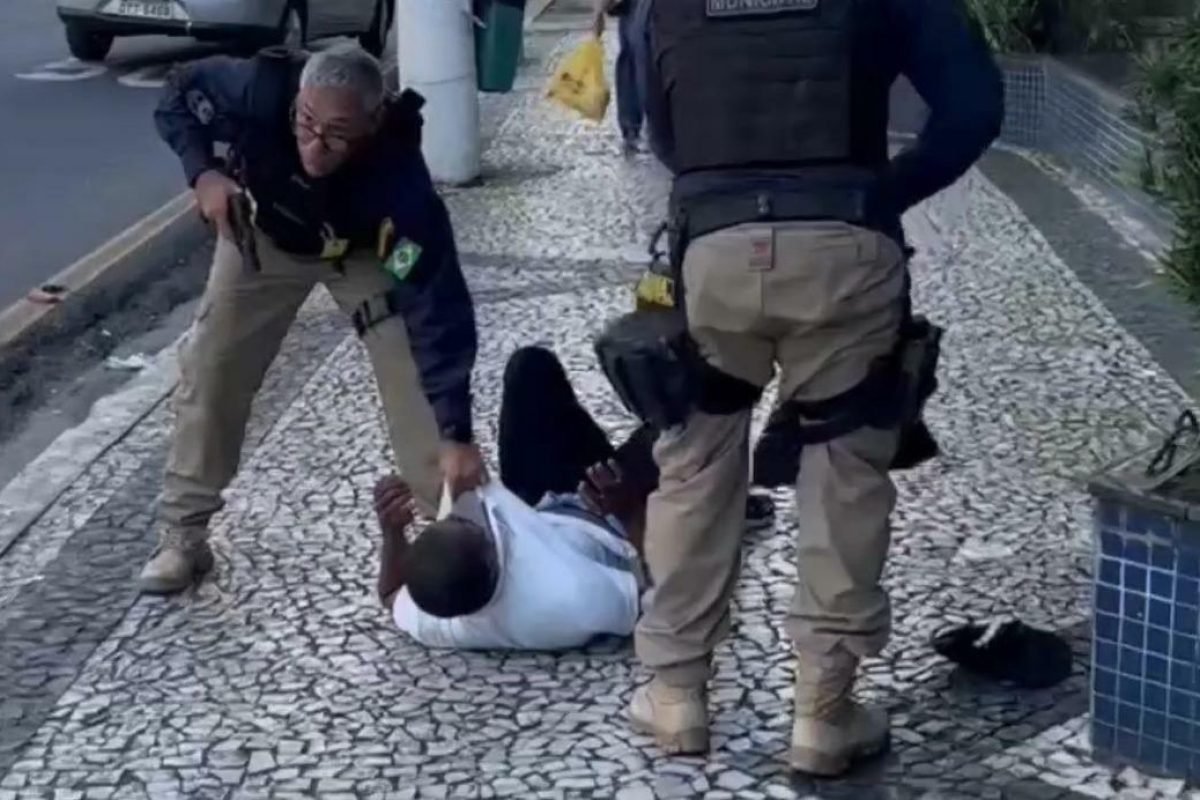 agentes da Guarda Municipal de Belém (GMB), que recuperaram os objetos roubados