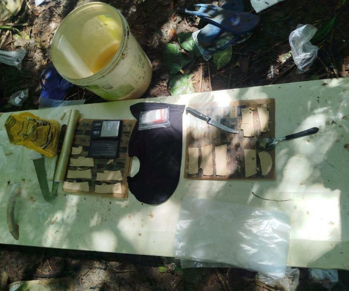 Polícia Militar desarticula laboratório de entorpecentes em área de mata de Icoaraci