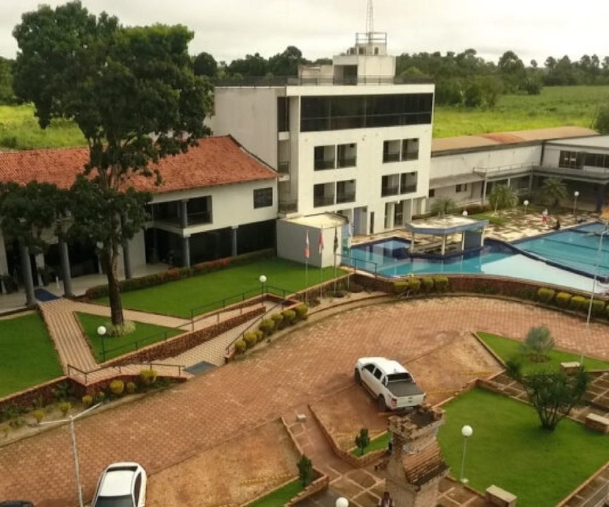 uma paisagem que combina áreas verdes, lagos e tranquilidade, o resort foi plane