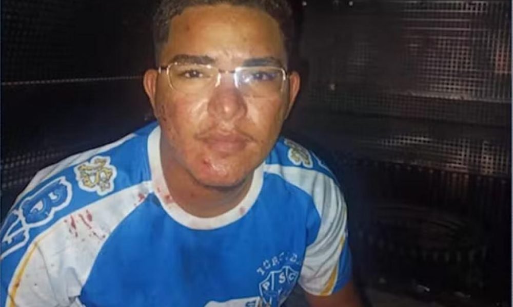 ele, que integra uma torcida organizada do Paysandu, atingiu sete pessoas na ave