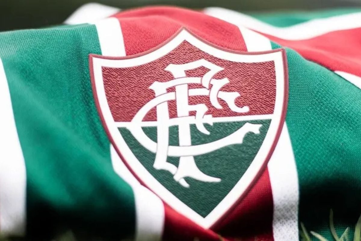 Fluminense busca reforços para a zaga e monitora situações de Thiago Silva e Nino