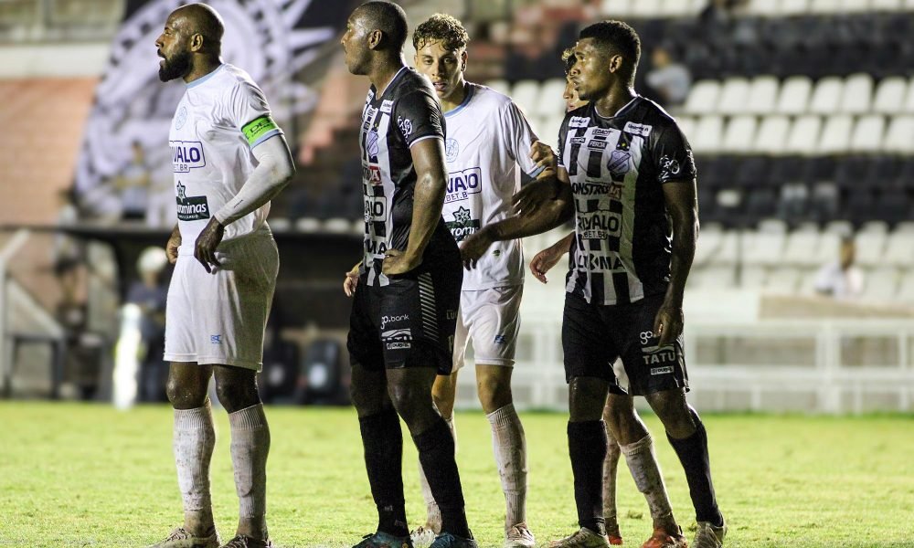 ada 2024. O jogador fez 15 partidas com a camisa do Leão Azul e participou do el