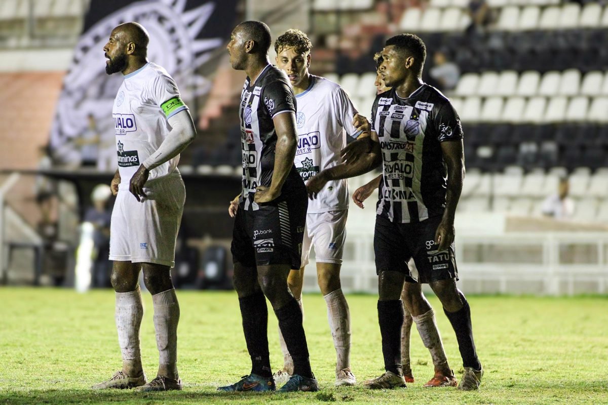 ada 2024. O jogador fez 15 partidas com a camisa do Leão Azul e participou do el