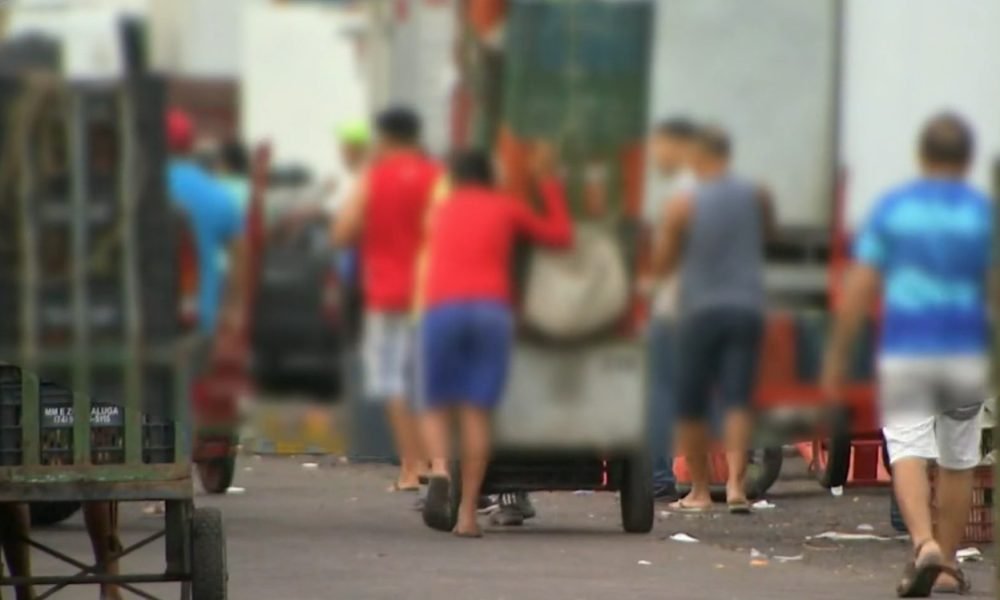 vendas ambulantes e redes sociais Reprodução/TV Globo