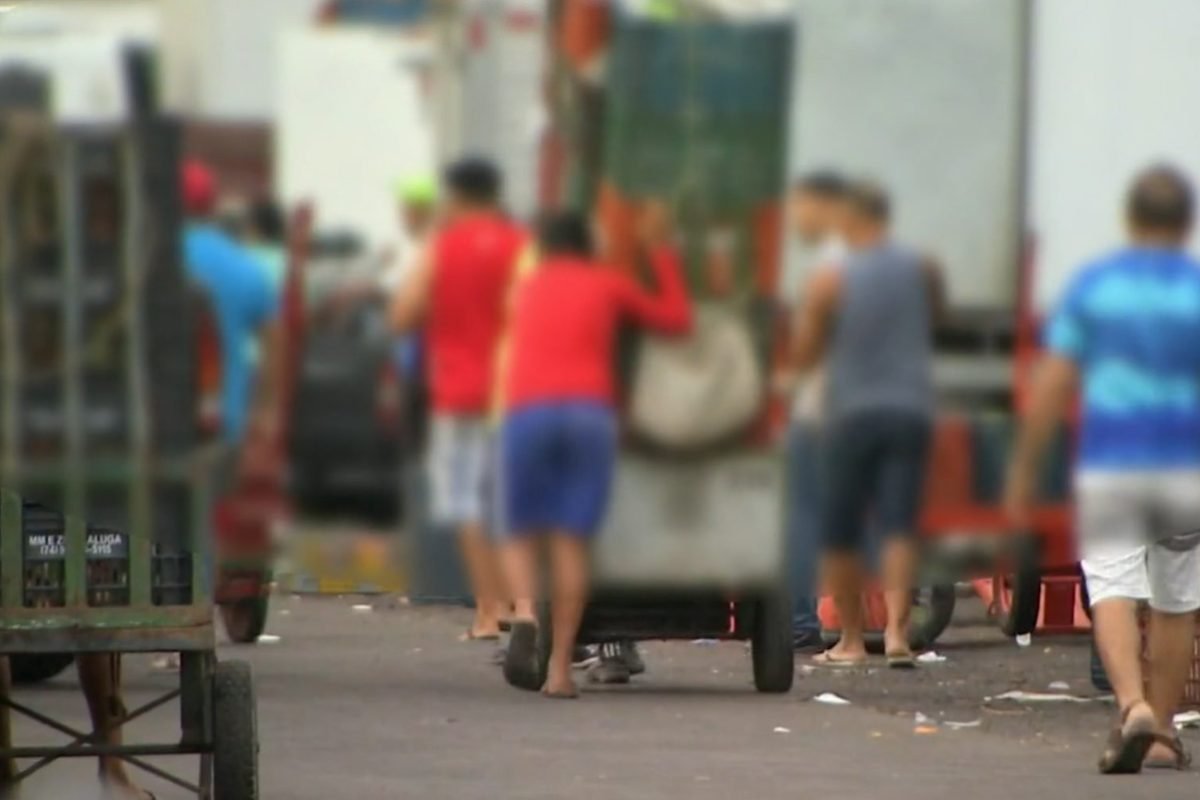 vendas ambulantes e redes sociais Reprodução/TV Globo