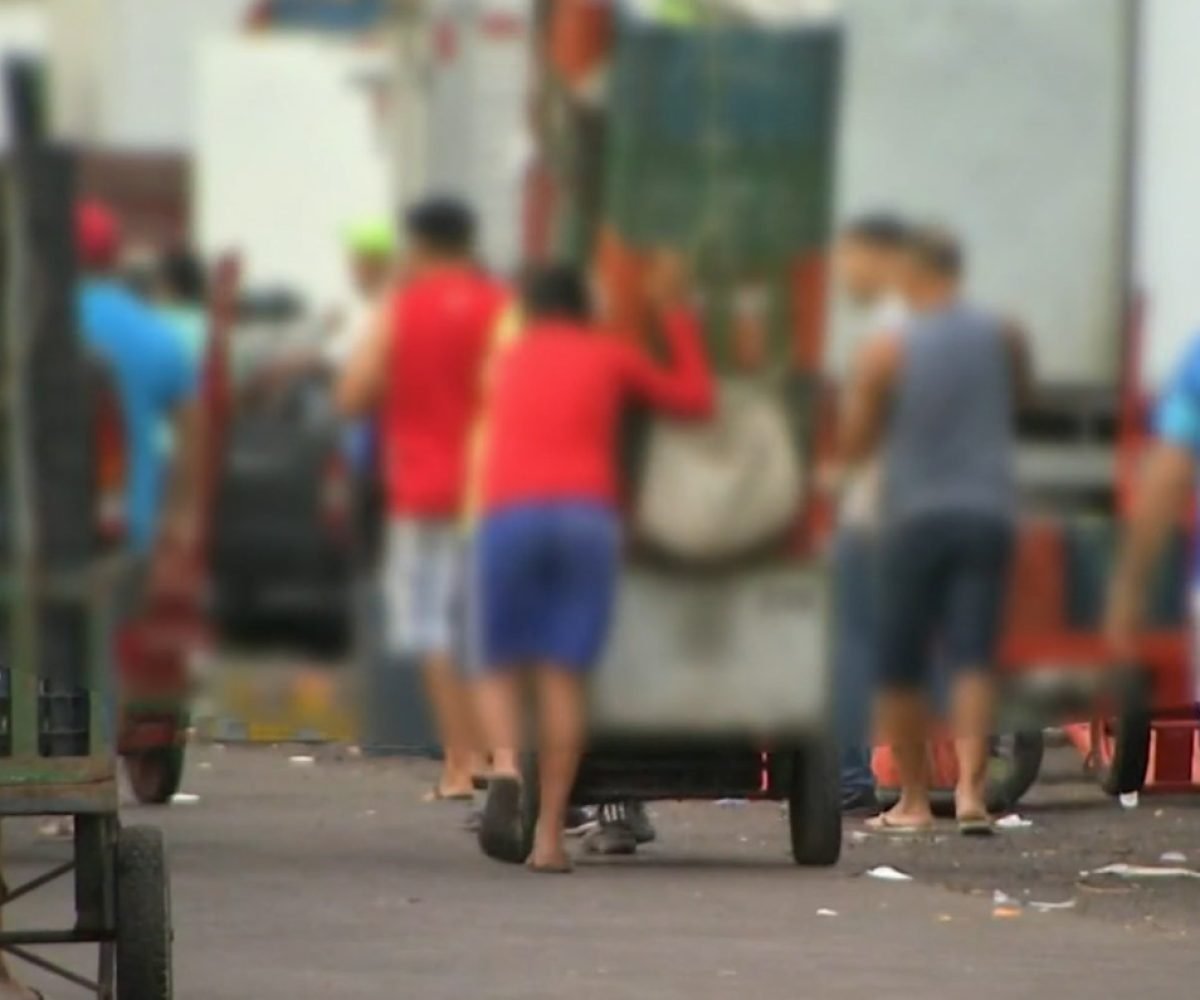 vendas ambulantes e redes sociais Reprodução/TV Globo
