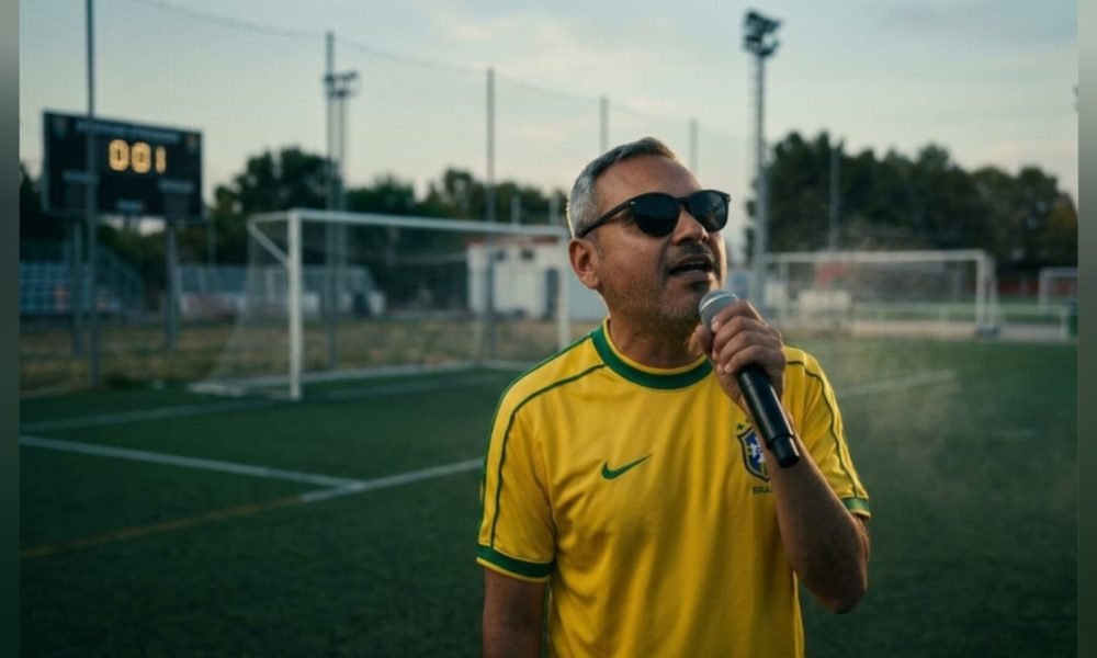 tugal, o artista transformou a canção original em um samba feito para embalar a
