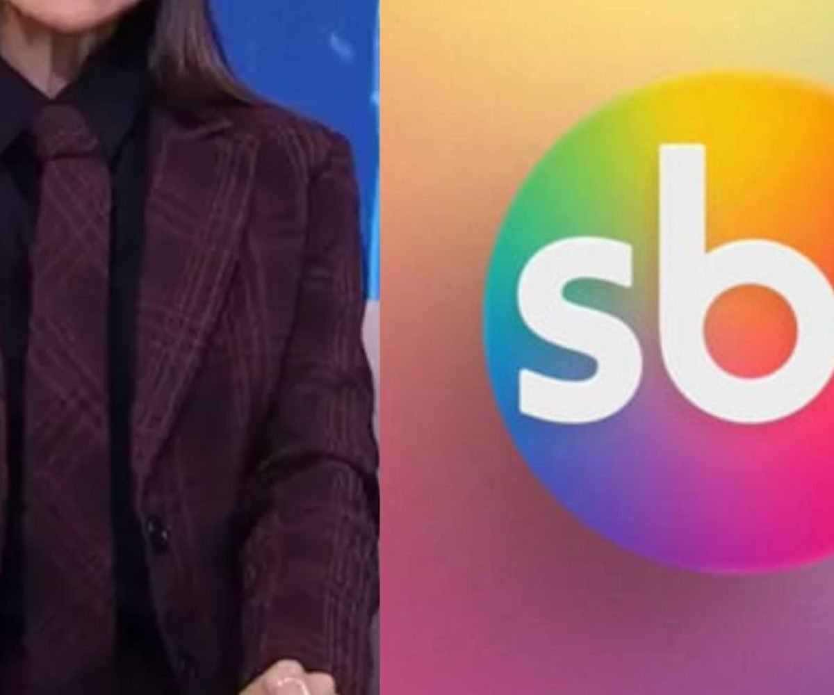 Amanda Klein interrompe jornal do SBT ao vivo para corrigir falha técnica