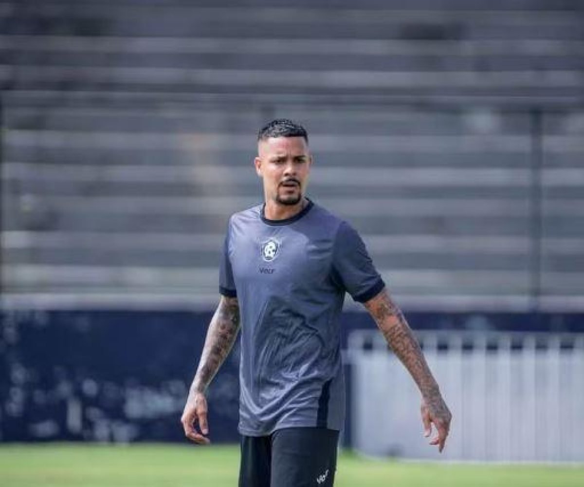 ada de destaque no futebol asiático. Natural de Maceió (AL), o jogador foi o pri