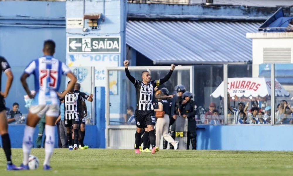2 a 1, perdeu uma posição na tabela e viu justamente o adversário assumir o terc