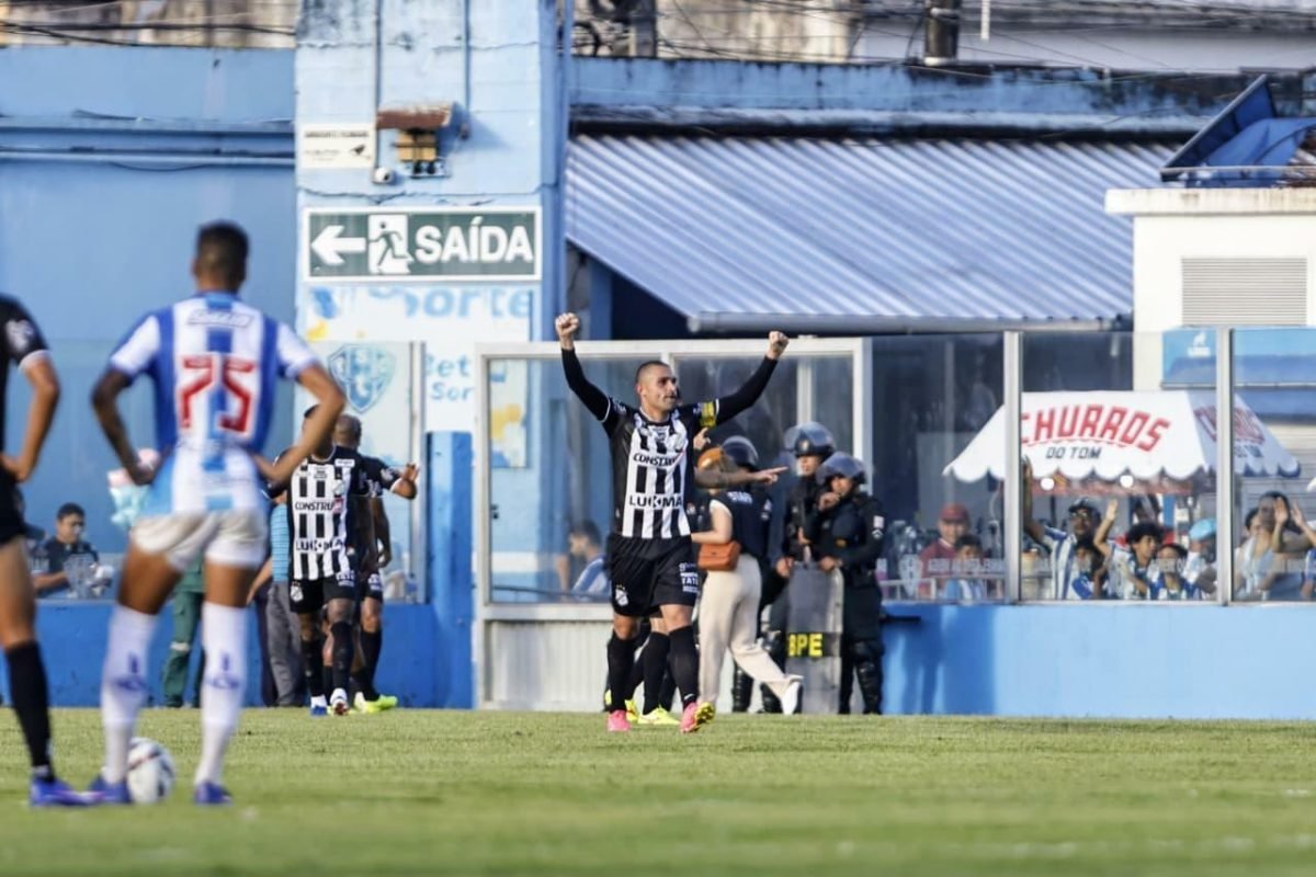 2 a 1, perdeu uma posição na tabela e viu justamente o adversário assumir o terc