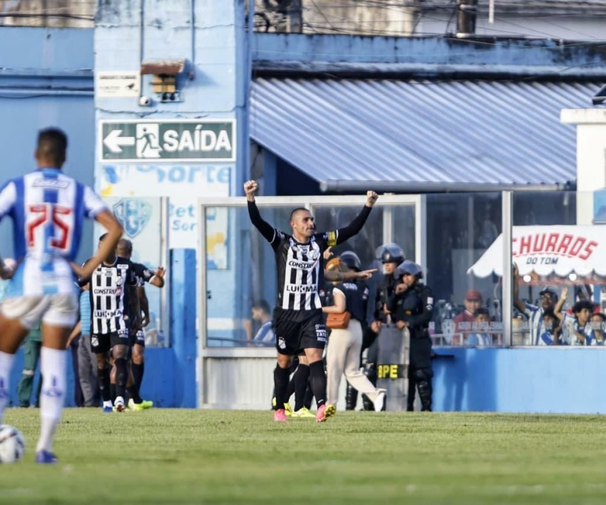 2 a 1, perdeu uma posição na tabela e viu justamente o adversário assumir o terc