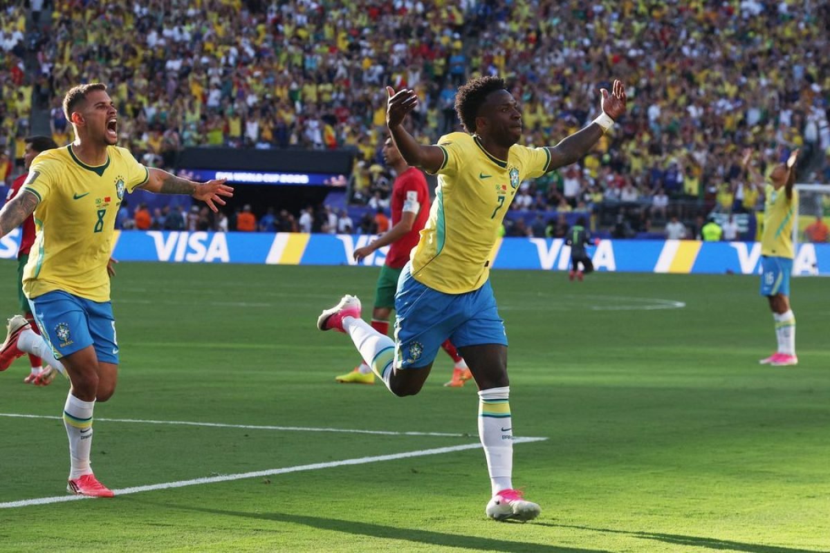 Estatísticas revelam protagonismo de Raphinha e Vini Jr. na estreia do Brasil na Copa