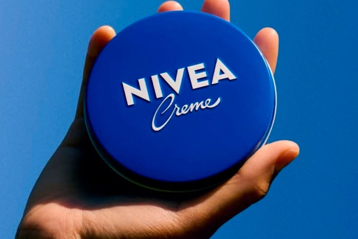 Creme Nivea na sobrancelha: truque viral promete fios alinhados sem procedimentos