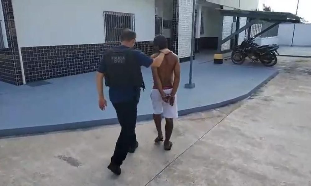 al qualificada por violência doméstica e ameaça contra a própria companheira. De