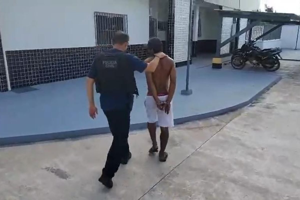 al qualificada por violência doméstica e ameaça contra a própria companheira. De