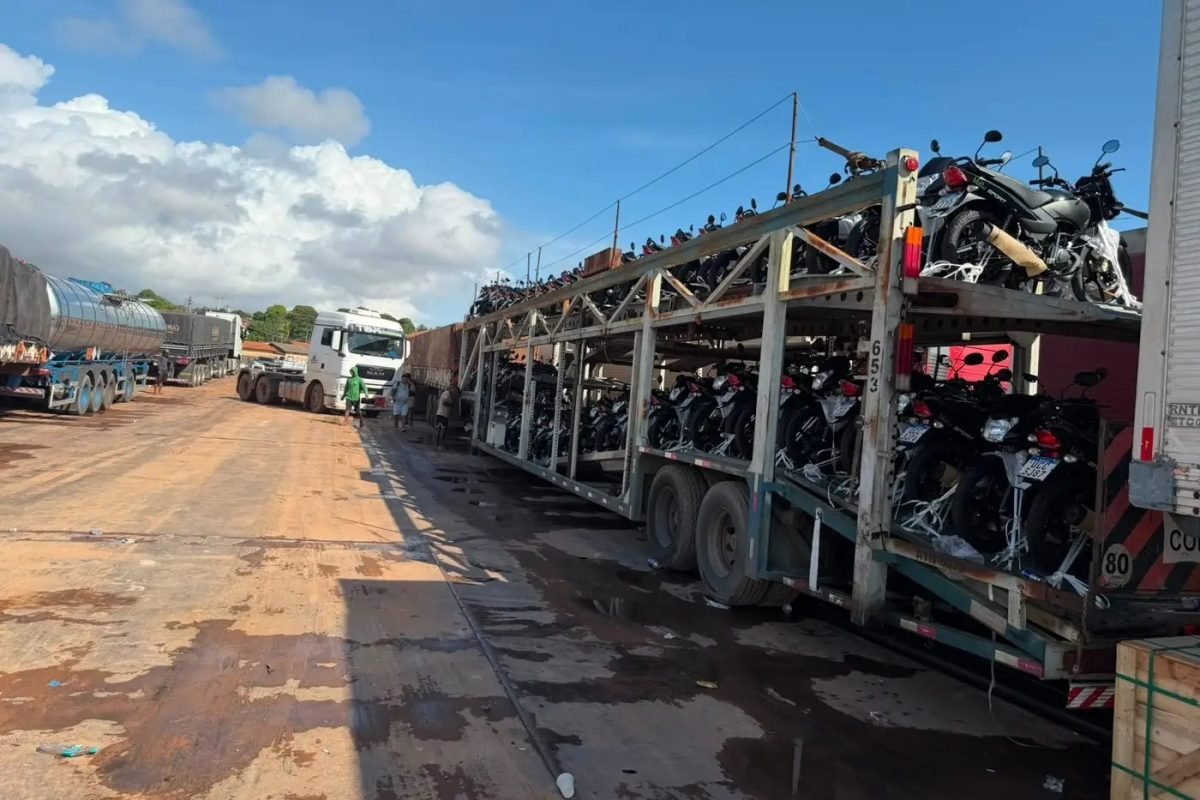 to de Santarém, no oeste do Pará. Os veículos haviam saído de Manaus, no Amazona