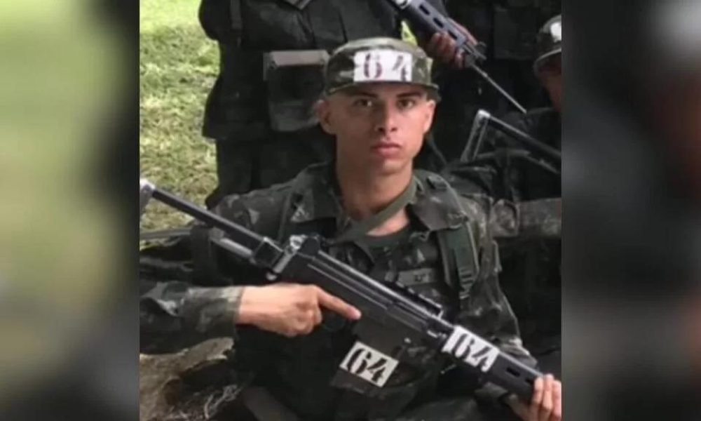 volta das 8h, em frente ao 52º Batalhão de Infantaria de Selva (52º BIS), nas pr