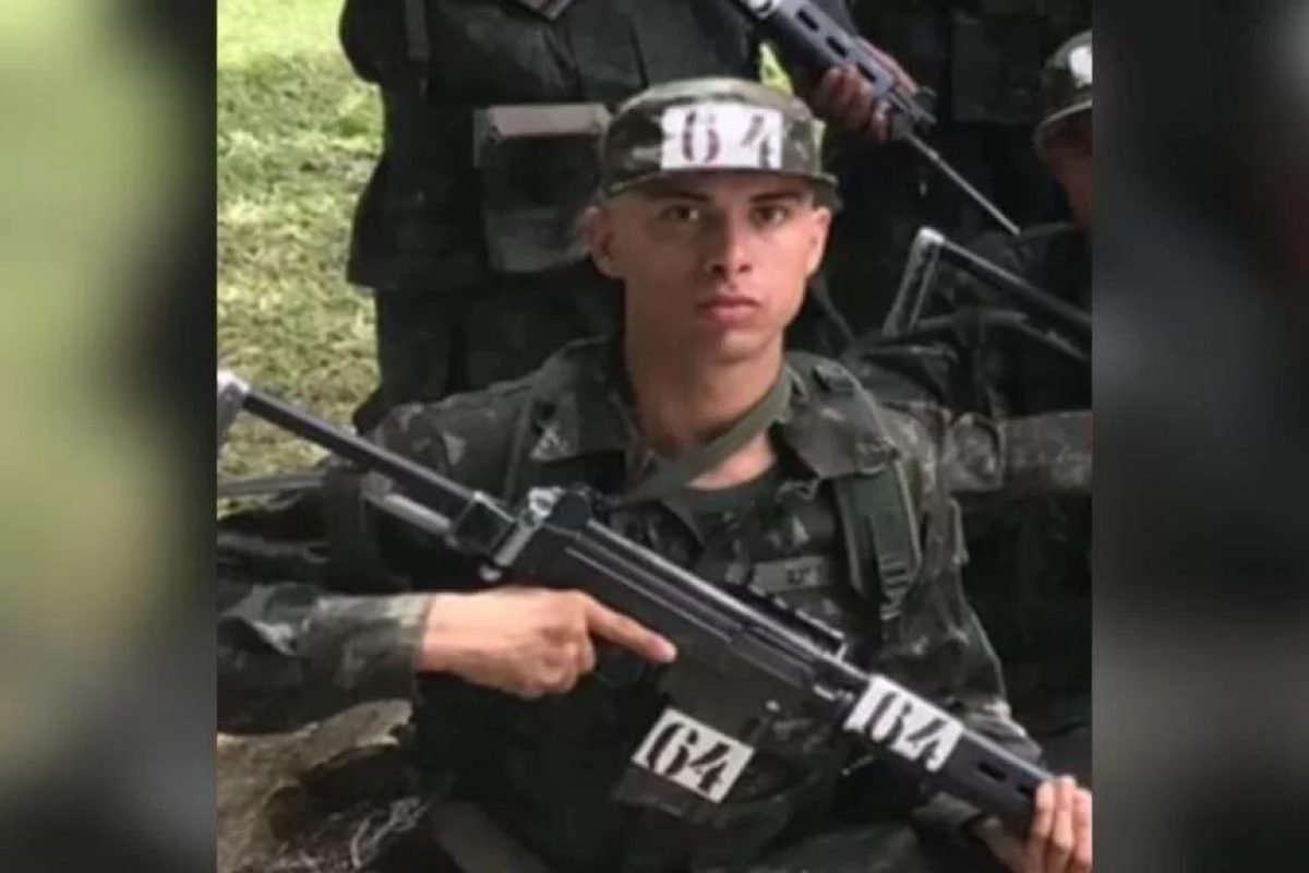 volta das 8h, em frente ao 52º Batalhão de Infantaria de Selva (52º BIS), nas pr