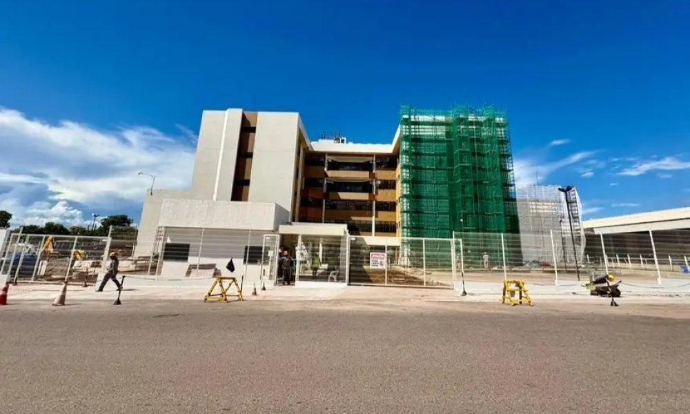 tantes obras para a região: a Usina da Paz e o Hospital Materno-Infantil. O anún