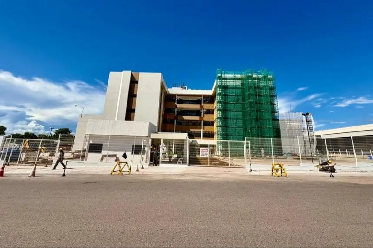 tantes obras para a região: a Usina da Paz e o Hospital Materno-Infantil. O anún