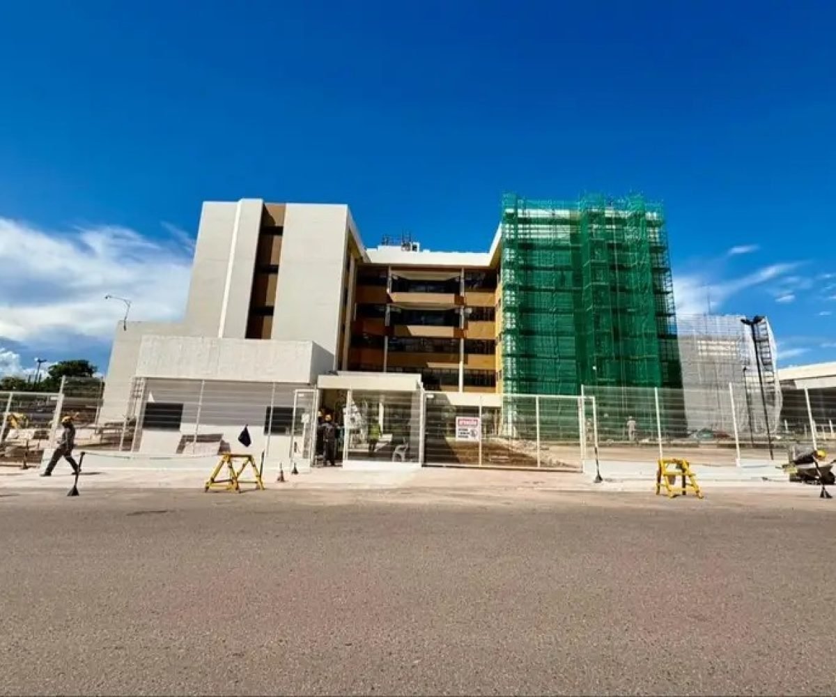 tantes obras para a região: a Usina da Paz e o Hospital Materno-Infantil. O anún