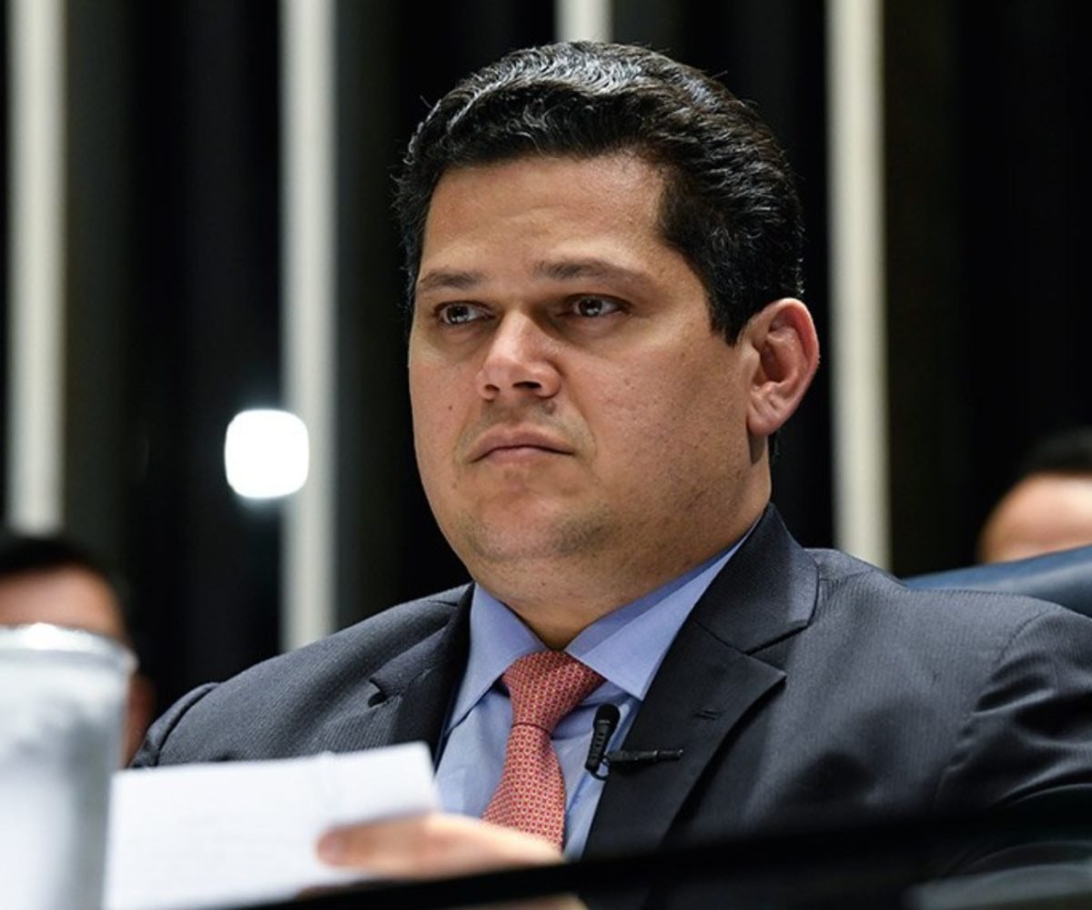 Davi Alcolumbre colocará em Plenário PEC sobre aposentadoria de agentes de saúde. Na imagem, o presidente do Senado