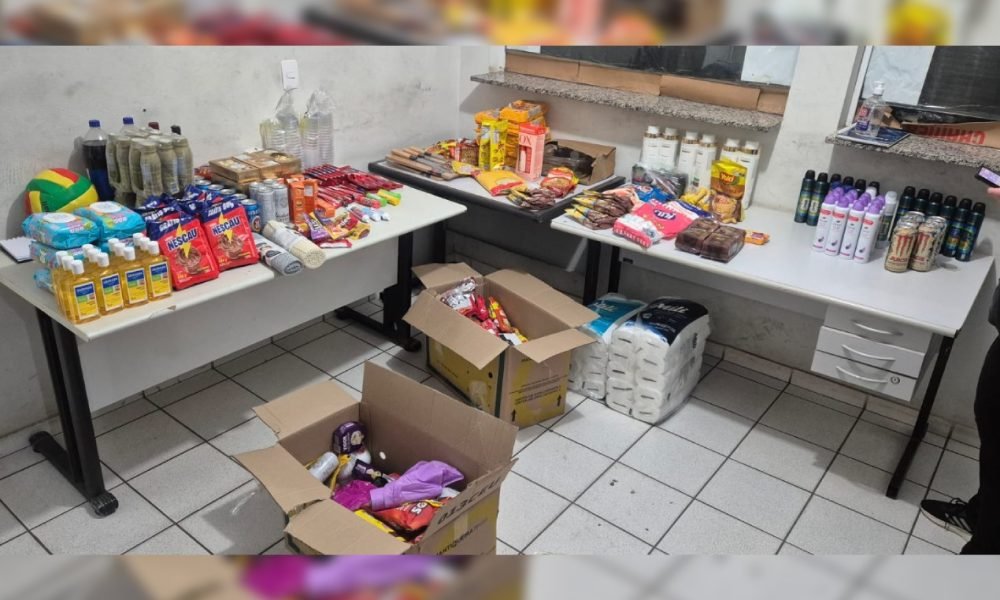 Funcionários são detidos sob suspeita de desviar mercadorias de supermercado em Marília