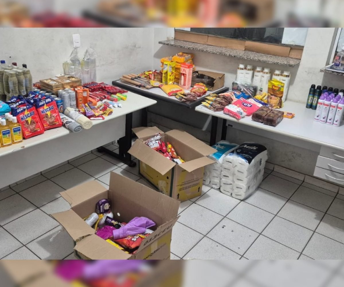 Funcionários são detidos sob suspeita de desviar mercadorias de supermercado em Marília