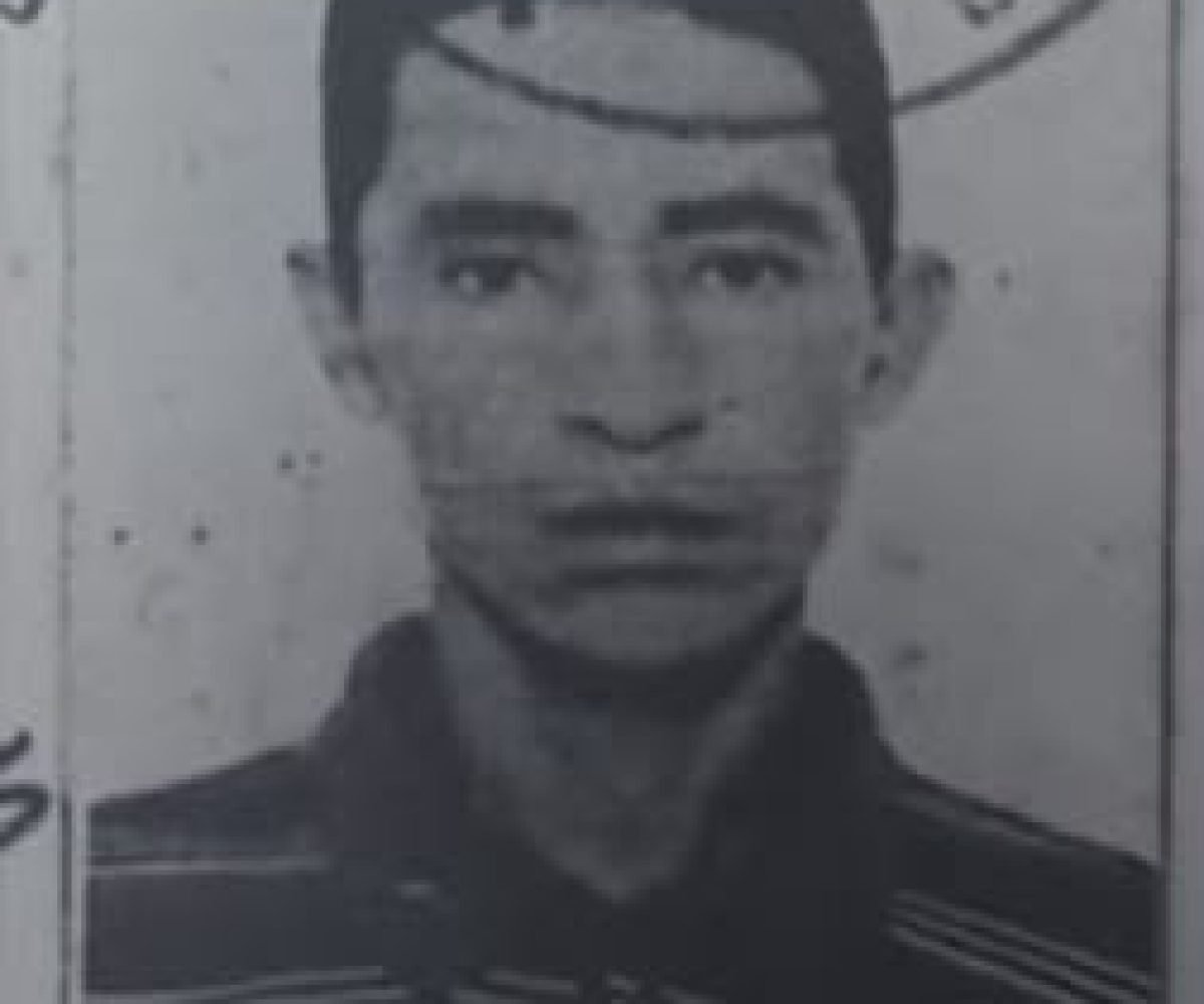 Uma espingarda foi apreendida com o acusado de assassinar o colega