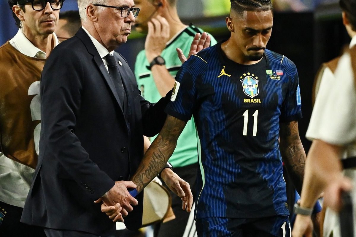 Seleção brasileira confirma lesão de Raphinha e atleta inicia tratamento intensivo
