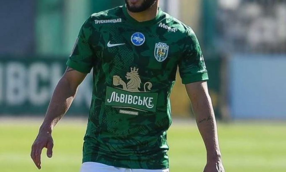 ada. Um dos nomes cotados para vestir azul-marinho é o volante Edson Fernando, q