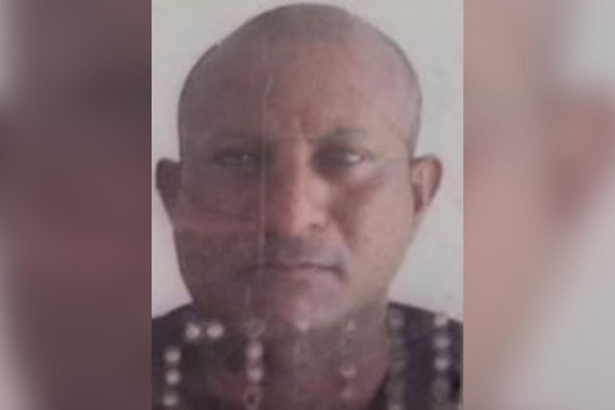 volta das 11h. Quando os militares chegaram à cena do crime, encontraram a vítim