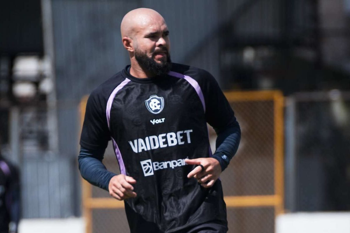 Volante azulino afirmou que a equipe ganhou identidade com o atual treinador, avaliou a preparação durante a pausa e comentou as diferenças em relação ao trabalho de António Olivei