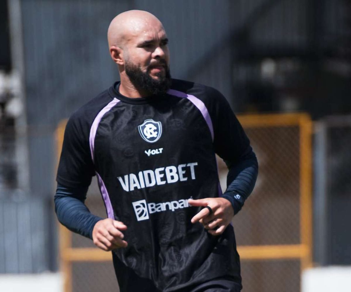 Volante azulino afirmou que a equipe ganhou identidade com o atual treinador, avaliou a preparação durante a pausa e comentou as diferenças em relação ao trabalho de António Olivei