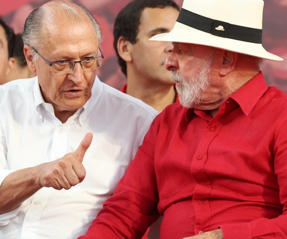 Geraldo Alckmin (à esq.) e Lula (à dir.) reeditam chapa que foi eleita na disputa pela Presidência em 2022