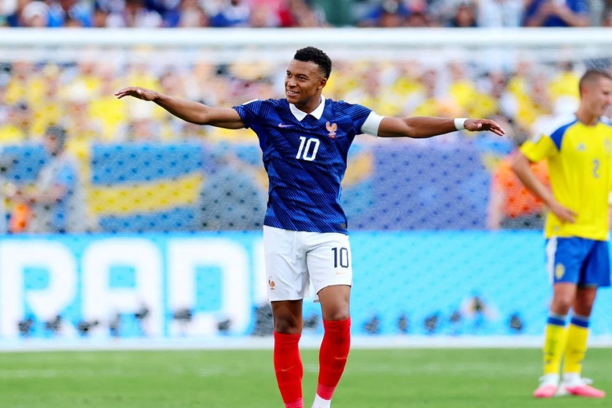 Mbappé brilha, marca dois gols e França elimina Suécia na Copa do Mundo