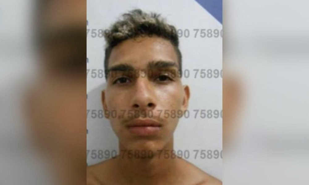 tráfico de drogas e era investigado por dois homicídios, sendo um deles ocorrido